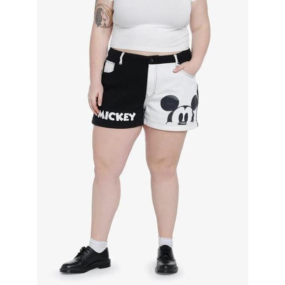 Her Universe Disney Mickey Mouse Black White Color-Block Mom Shorts Size 16 - Picture 1 of 6